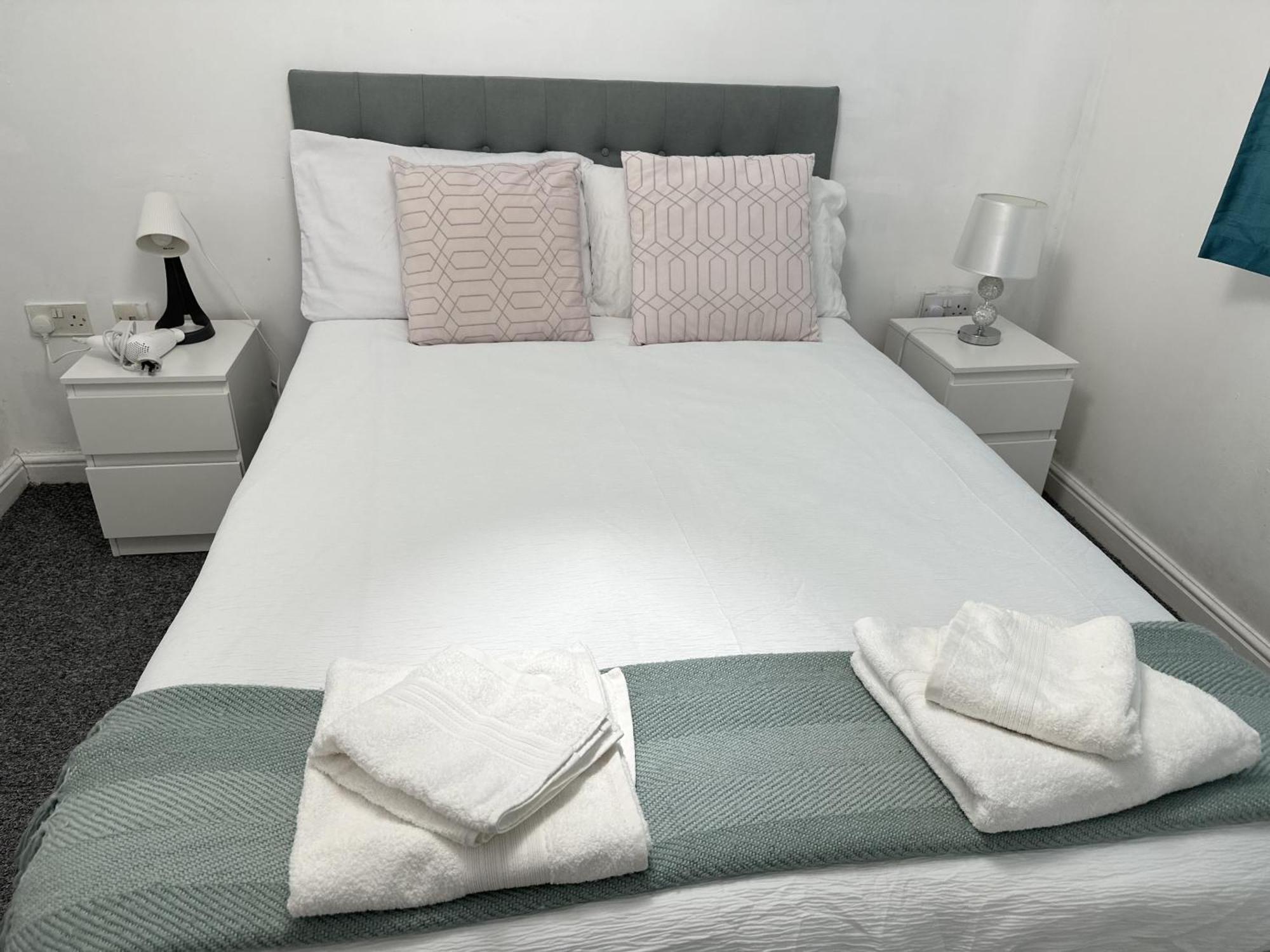 Clover Apartments Hadleigh  Extérieur photo